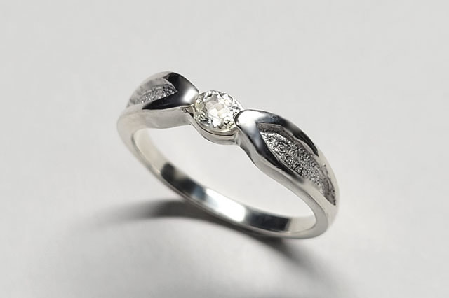 ダンビュライトリング