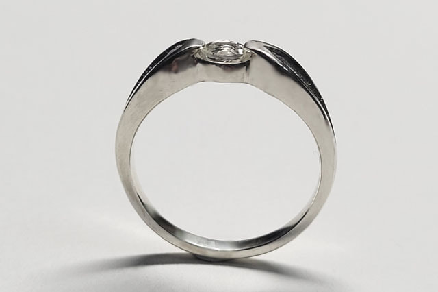 ダンビュライトリング